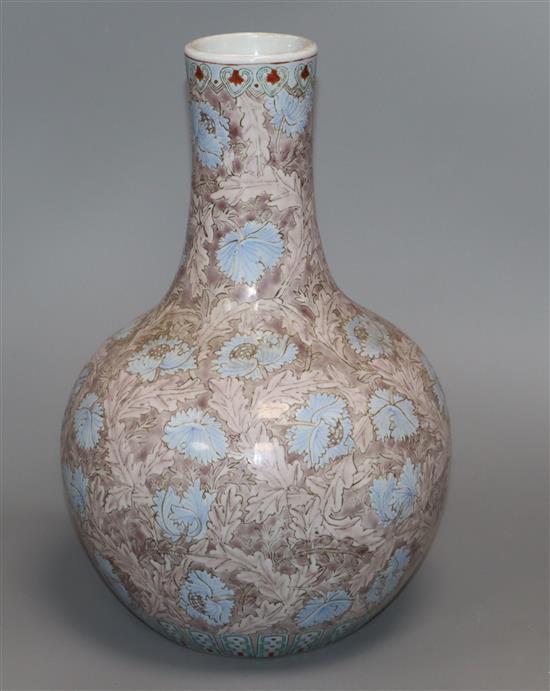 A Chinese enamelled porcelain bottle vase height 32cm